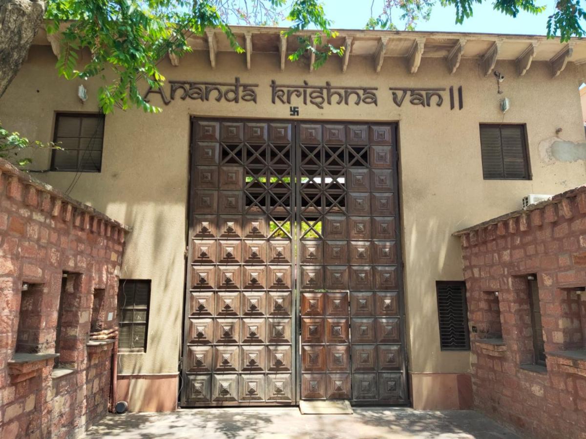 Ananda Krishna Van Vrindavan Luaran gambar
