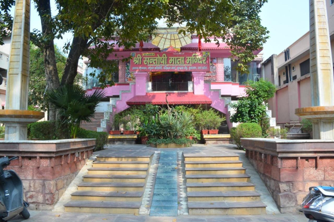 Ananda Krishna Van Vrindavan Luaran gambar