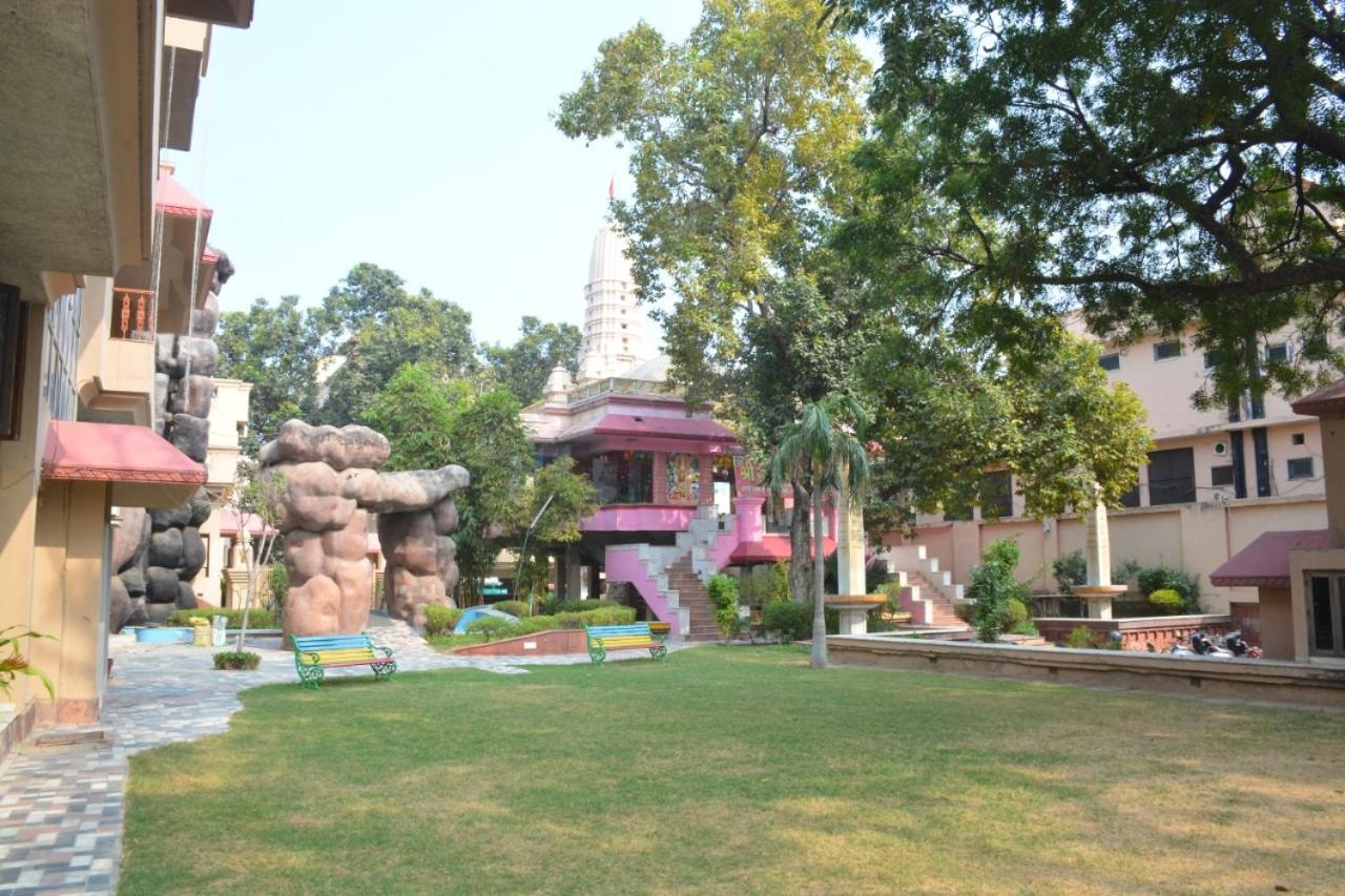 Ananda Krishna Van Vrindavan Luaran gambar