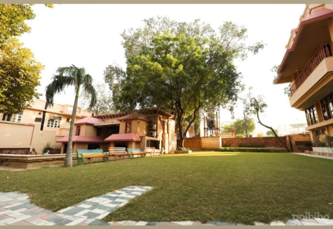 Ananda Krishna Van Vrindavan Luaran gambar